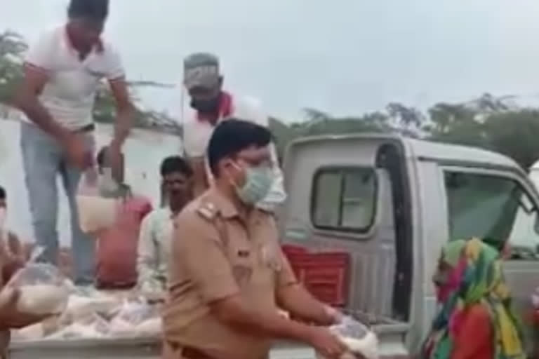 police distributed food