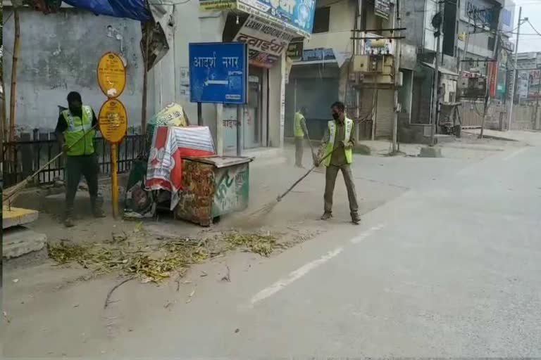 sonipat sweepers on duty in lockdown