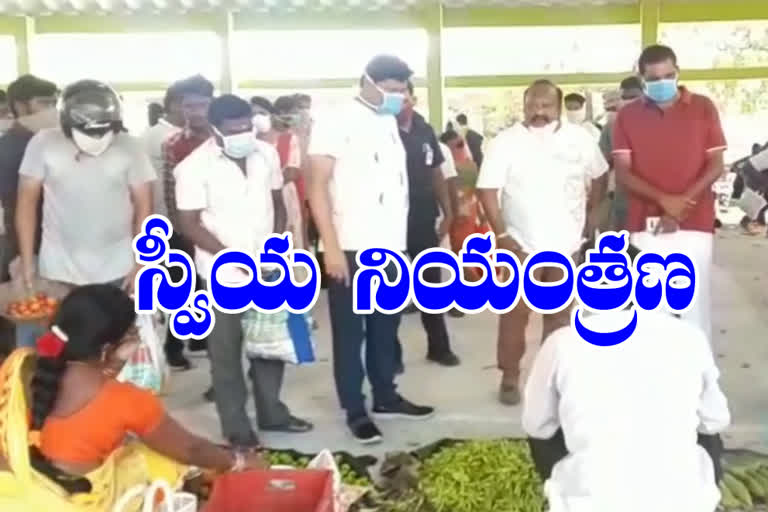 minister gangula kamalakar visit karimnagar market due to lockdown effect