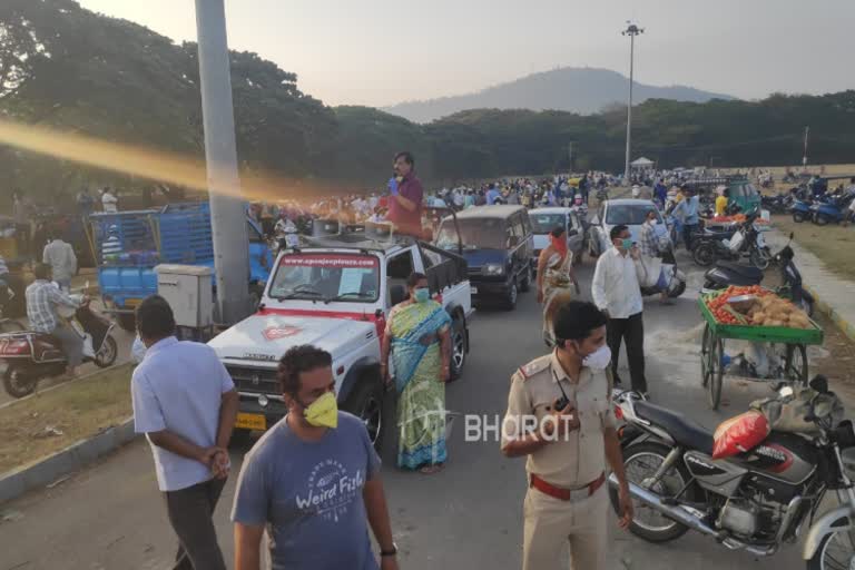 protest against shifting of vegetable market