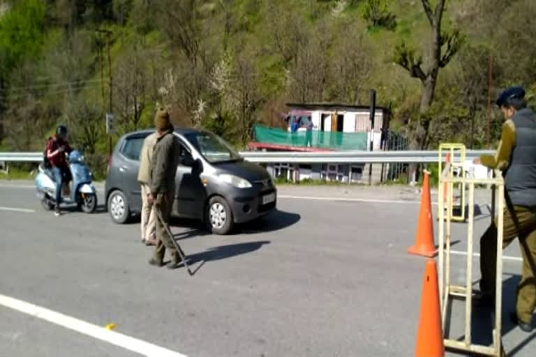 silence on Manali Mall Road during curfew