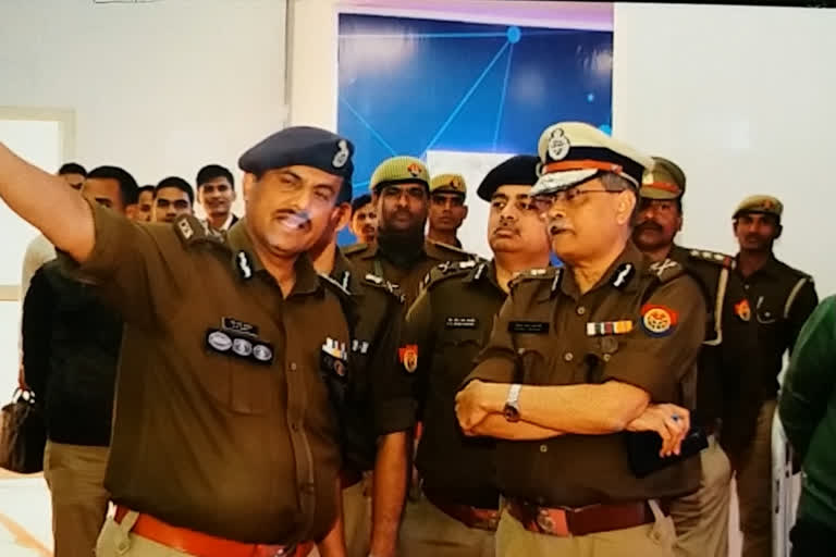 व्यवस्था का जायजा लेने चारबाग पहुंचे DGP,