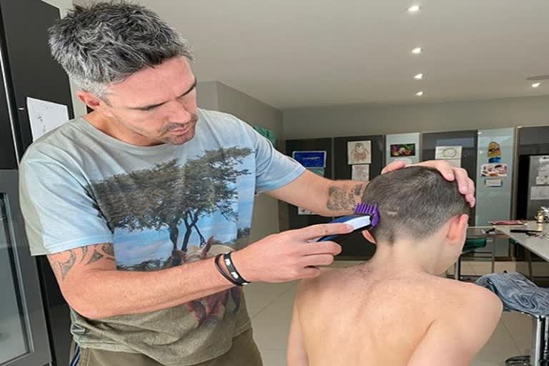 Pietersen gives himself & son 'tennis ball' haircut