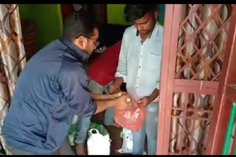 Muslim youth volunteers delivering ration to the poor during lock down