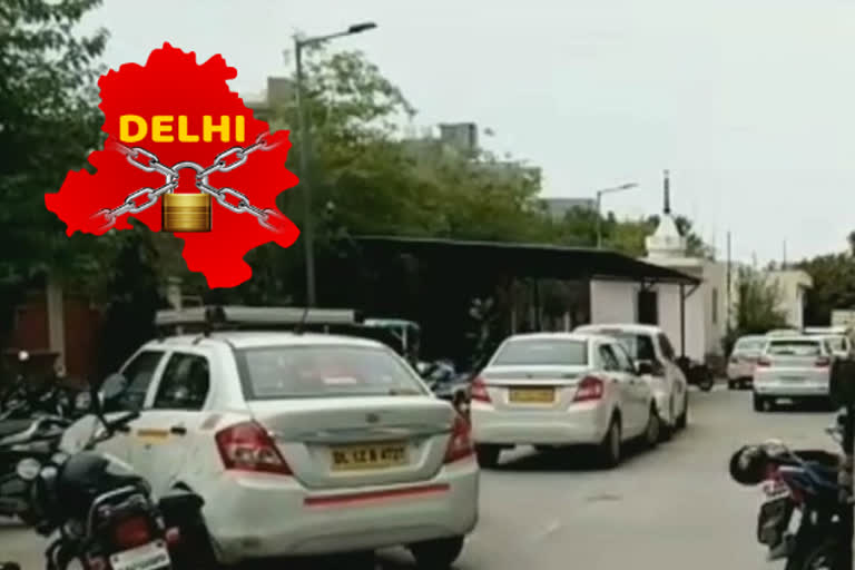 Dwarka police while unclaimed vehicles during lockdown