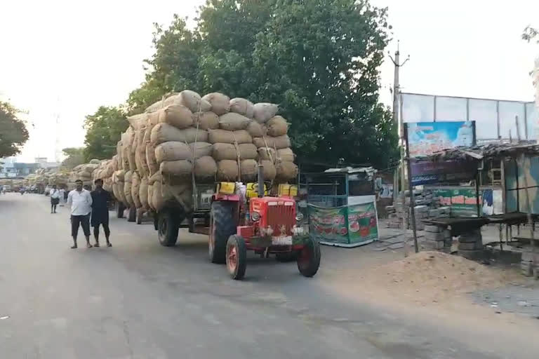 police stopped mirchi farmers in medikonduru