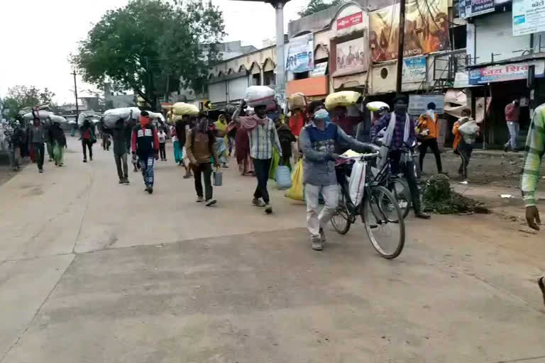 Workers set out from Kota to Jhabua due to Corona virus