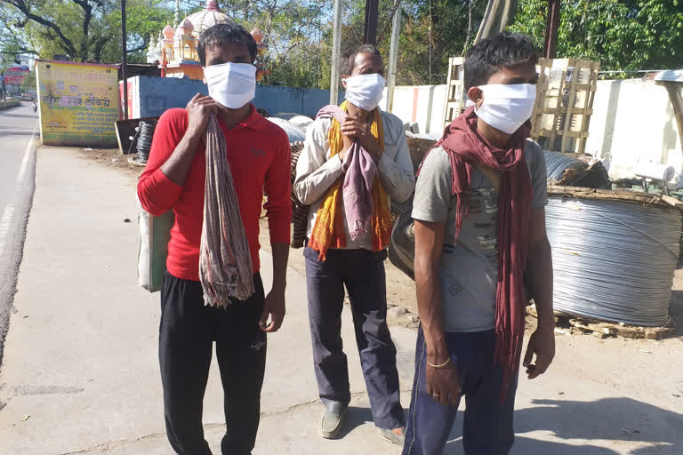 labourer departing from Gwalior for Panna on foot