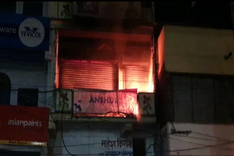 Fierce fire in grocery store