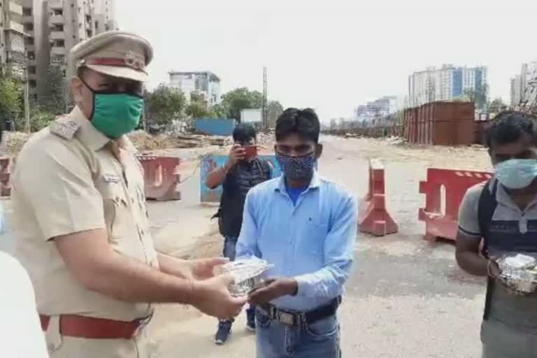 police distributing food and masks to needy people in gurugram