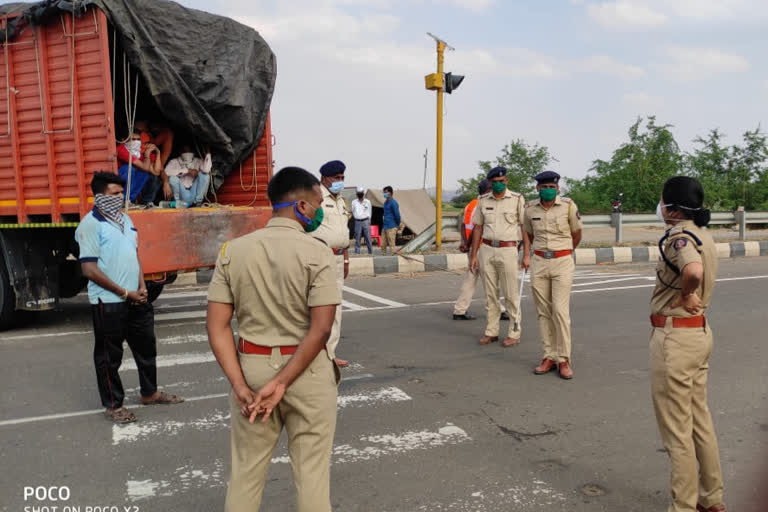 मालवातूक वाहनांमध्ये प्रवासी आढळल्यास कारवाई