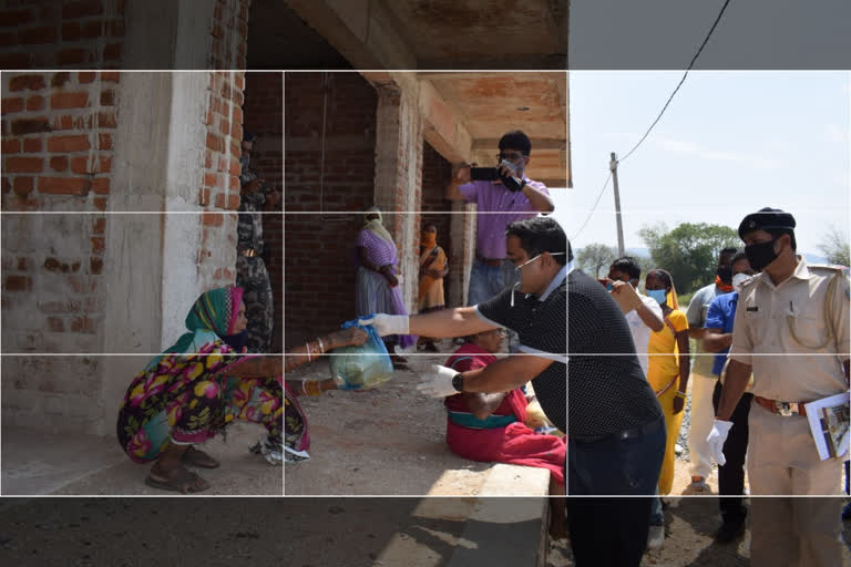 Deputy Commissioner distributed food between poor people