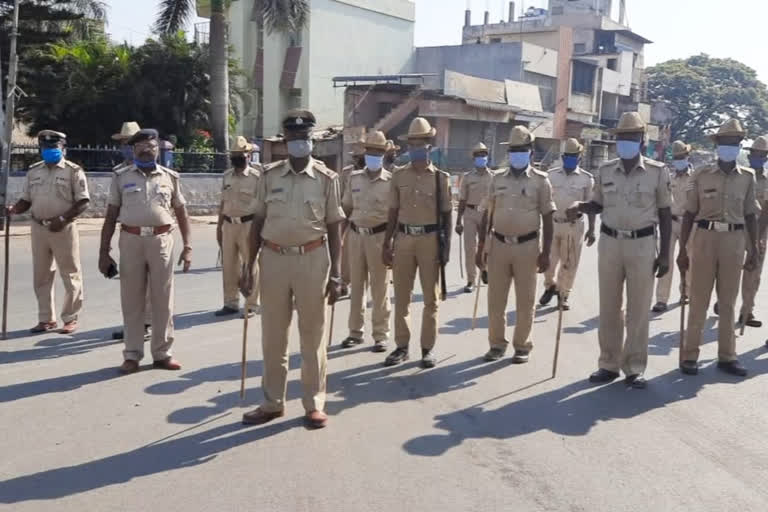 DYSP S. V. Girish taught cleanliness lesson to Athani police