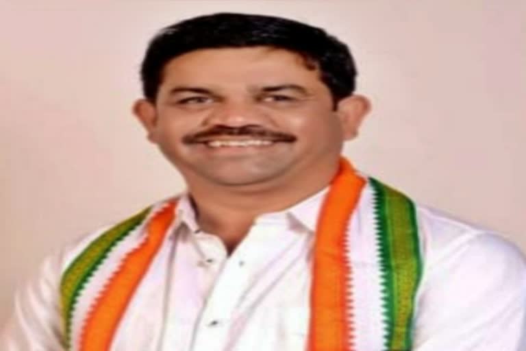 bijapur-mla-donated-to-chief-minister-relief-fund