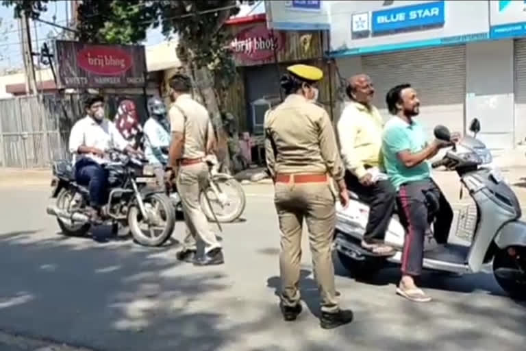 लॉकडाउन को और प्रभावी बनाने के लिए मथुरा में बुलाई गई पुलिस फोर्स