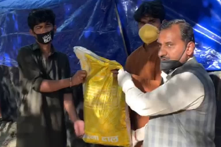 BJP legislator distributes 'Modi Kit' to Pakistani refugees in Delhi