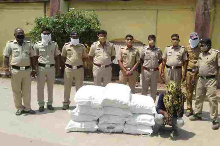 46 thousand rupees gutkha seized in amravati46 thousand rupees gutkha seized in amravati