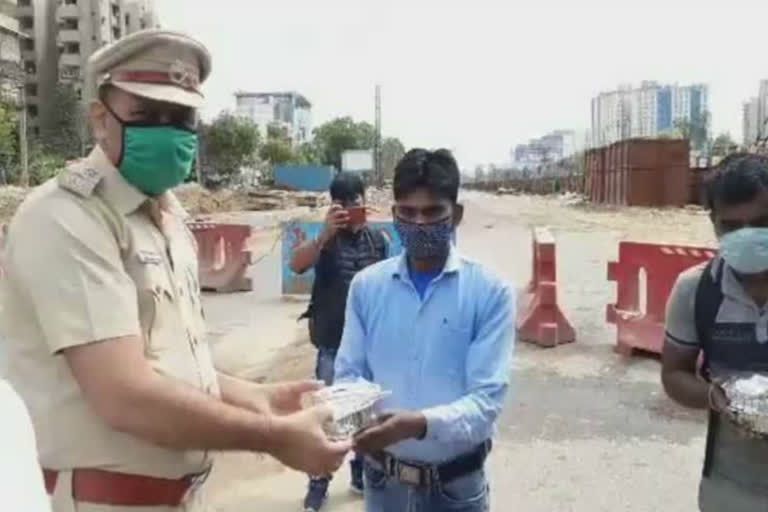 police distributing food and masks to needy people in gurugram