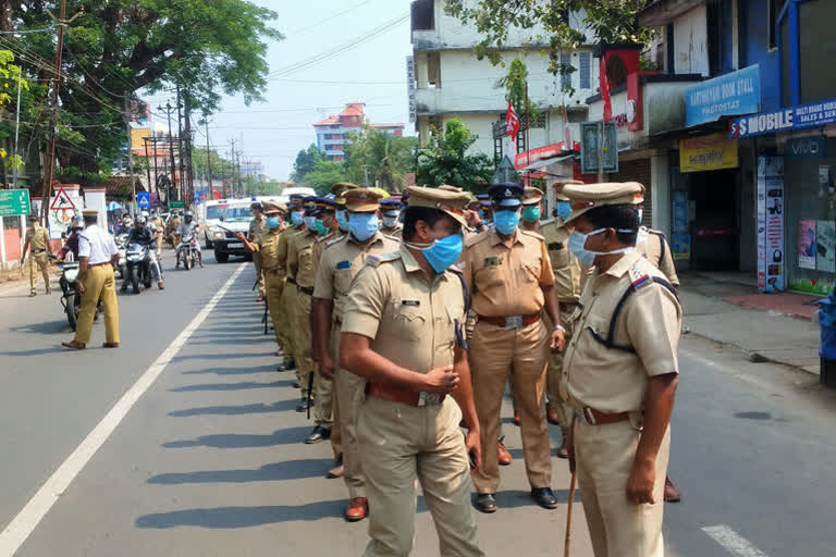 Prohibition order declared in kottayam district  കോട്ടയം ജില്ലയില്‍ നിരോധനാജ്ഞ  അവശ്യ സര്‍വീസുകള്‍  പായിപ്പാട് അതിഥി തൊഴിലാളികള്‍  കോട്ടയം ജില്ല  കോട്ടയം നിരോധനാജ്ഞ  Prohibition order  kottayam district