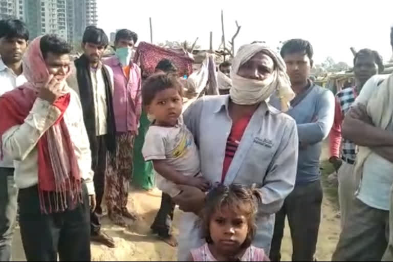 laborers appealed to government to give food or work in noida