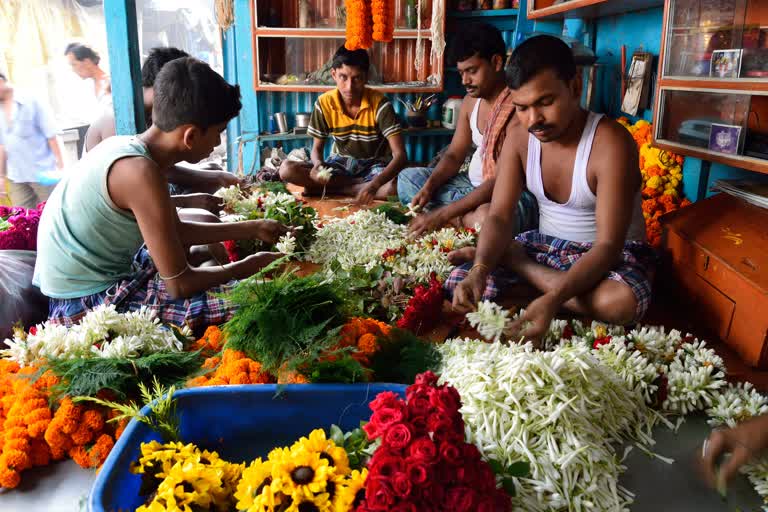 हरियाणा: लॉकडाउन से खेती को हुआ नुकसान, फूल फेंकने को मजबूर हुए किसान