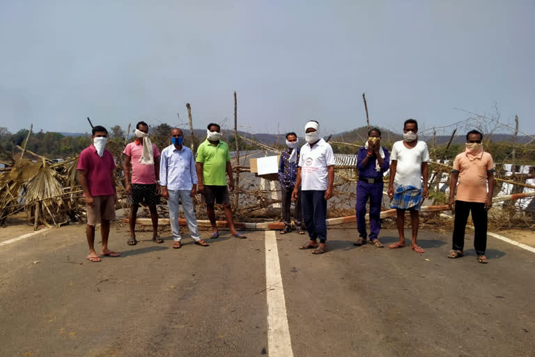 villagers-blockade-on-chhattisgarh-maharashtra-border-in-bijapur