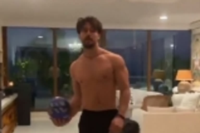 Corona Effect: Tiger Shroff Workout at Home