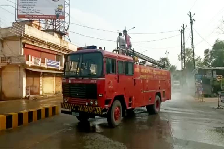 bleaching-powder-spraying-in-raigarh-municipal-corporation-city