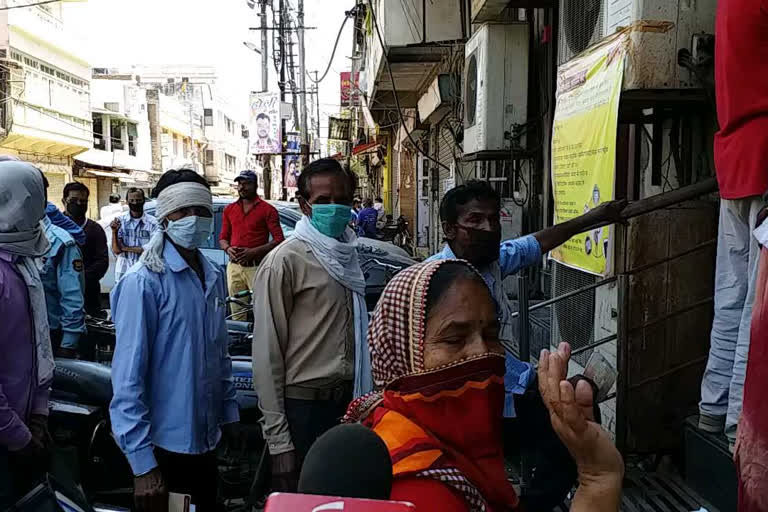 Crowd of money holders outside banks in gwalior