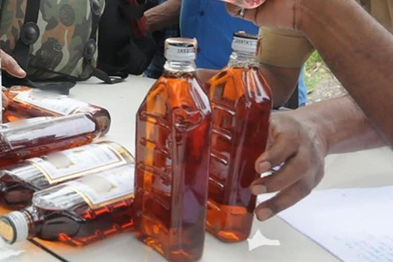 Karnataka  Tippler  Lockdown  COVID 19  Liquor  Attempted Suicide  Hanumanthappa  man attempts suicide for not getting liquor  മദ്യം ലഭിക്കുന്നില്ല, ആത്മഹത്യയ്ക്ക് ശ്രമിച്ചയാൾ ആശുപത്രിയിൽ  ആത്മഹത്യയ്ക്ക് ശ്രമിച്ചയാൾ ആശുപത്രിയിൽ