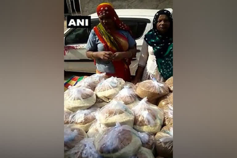 Transgenders distribute ration packets, cash among needy in Godhra