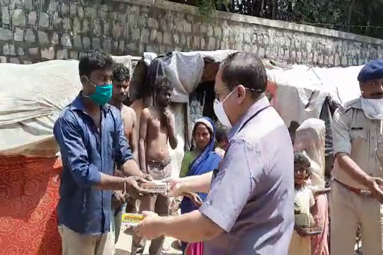 collector-and-sp-distributed-food-packets-to-poor-in-rewa