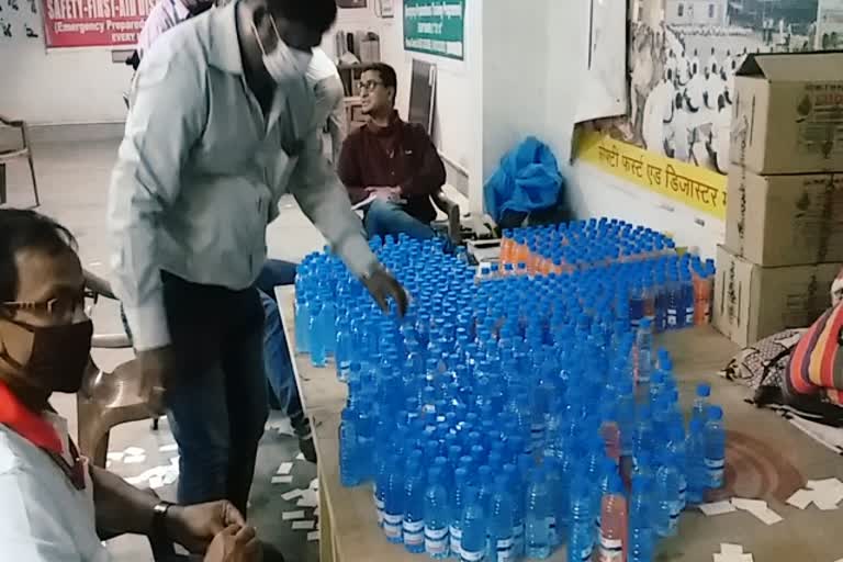 Two thousand bottle sanitizers being made every day in Jamshedpur