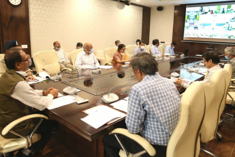 cm-shivraj-conducted-video-cofressing-with-the-authorities-on-corona