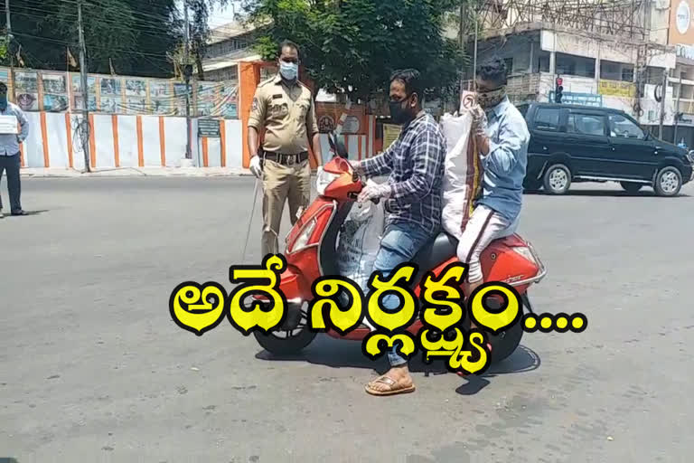 Police Vehicle  Checking At Tank Bund