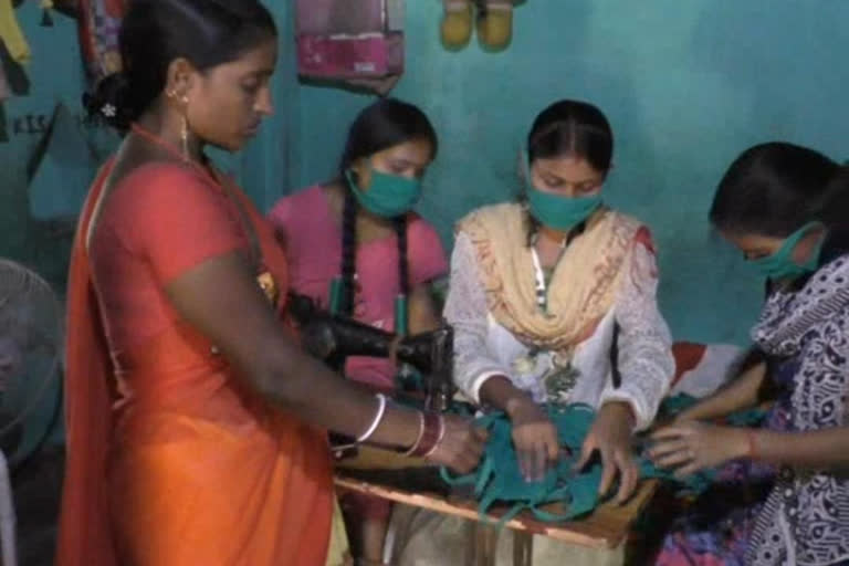 Sakhi Mandals ladies are making masks