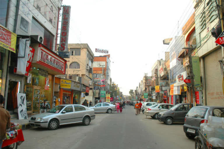 rajouri garden market president ramesh khanna video over lockdown