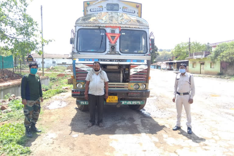 Truck driver arrested for transporting people from Chhattisgarh to Uttar Pradesh in Kawardha