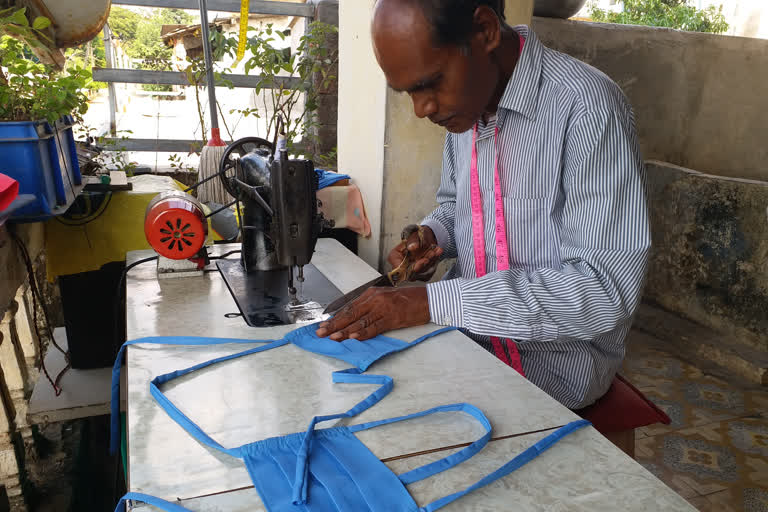 Corona Commando tailor making a mask and deliver its free of cost