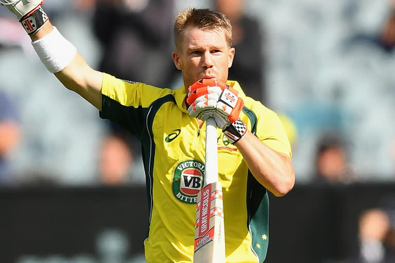 david warner shave off head in support towards medical staff fighting against corona