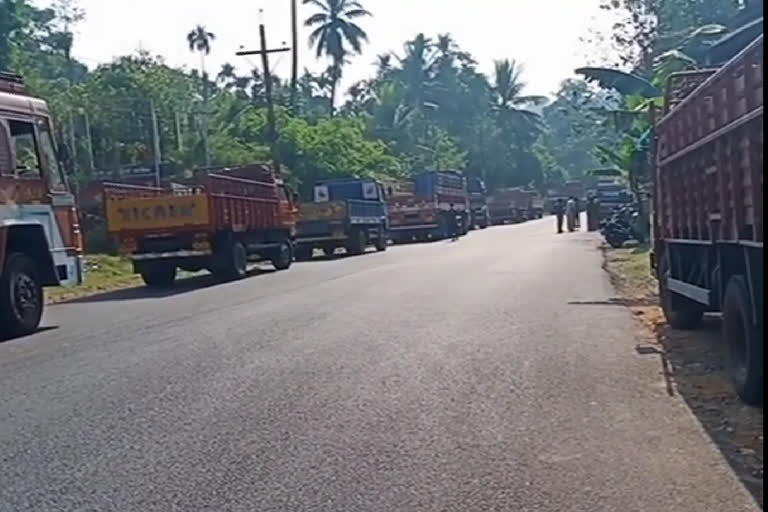 ലോക്ക് ഡൗൺ ബത്തേരി തഹസിൽദാർ വയനാട് മുത്തങ്ങ ചെക്ക് പോസ്റ്റ Batheri Tehsildar lock down suspension