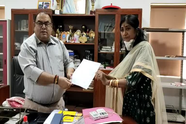 hajo mla donate 10 lac to chief minister fun