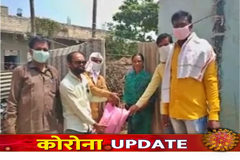 food-distributes-to-needy-in-jalna