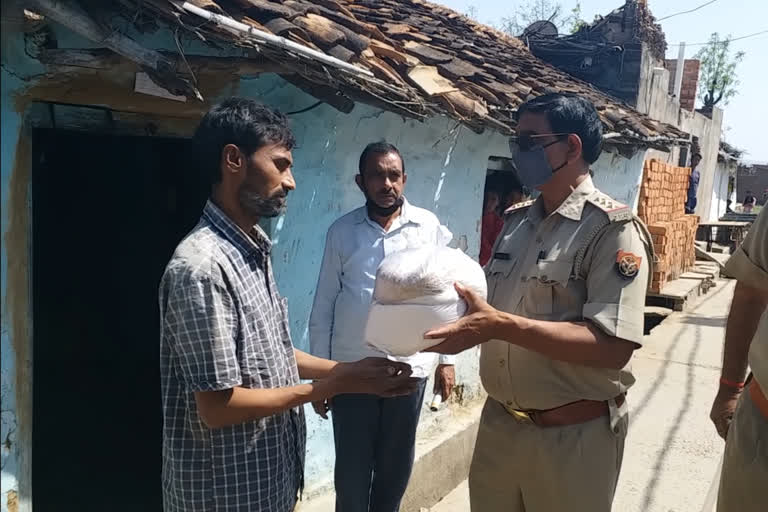 chitrakoot police help poor p