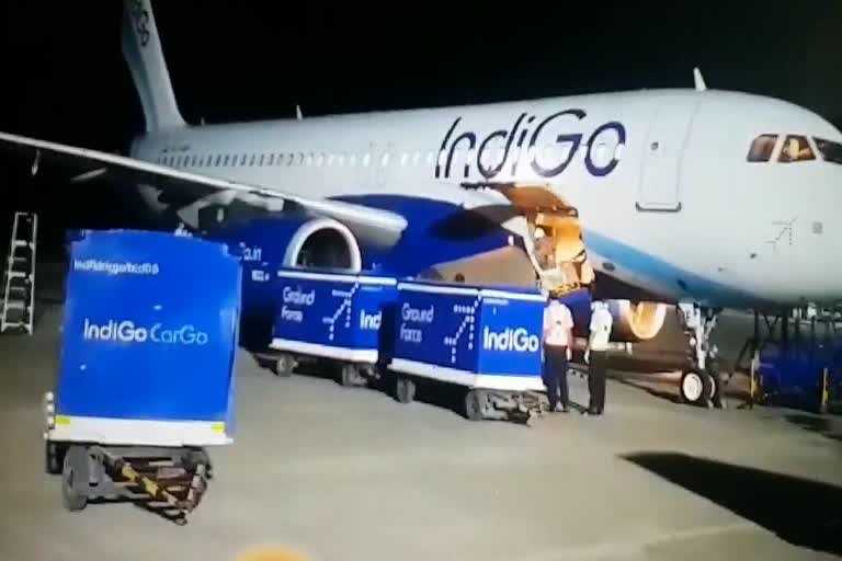 air-cargo-filled-with-medical-supplies-land-at-indore-airport