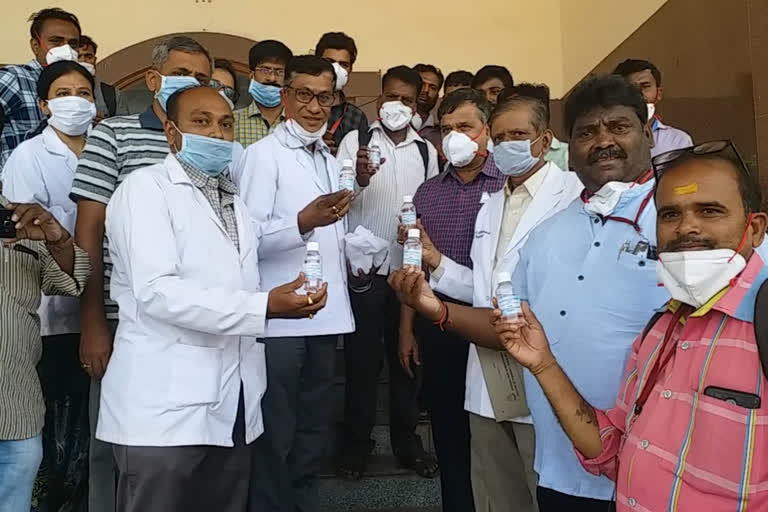 sanitizer distribution by Hanagal Kumareshwara Medical College