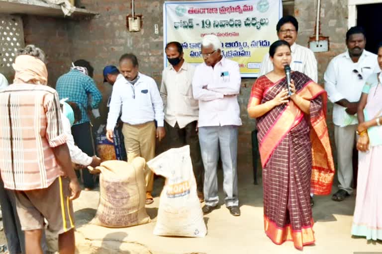 groceries diastribution in illandu by mla haripriya nayak