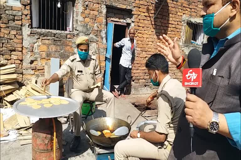 police is feeding poor peoples