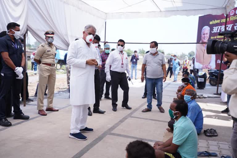 cm-bhupesh-inspected-the-arrangements-made-in-the-shelter-site-in-raipur