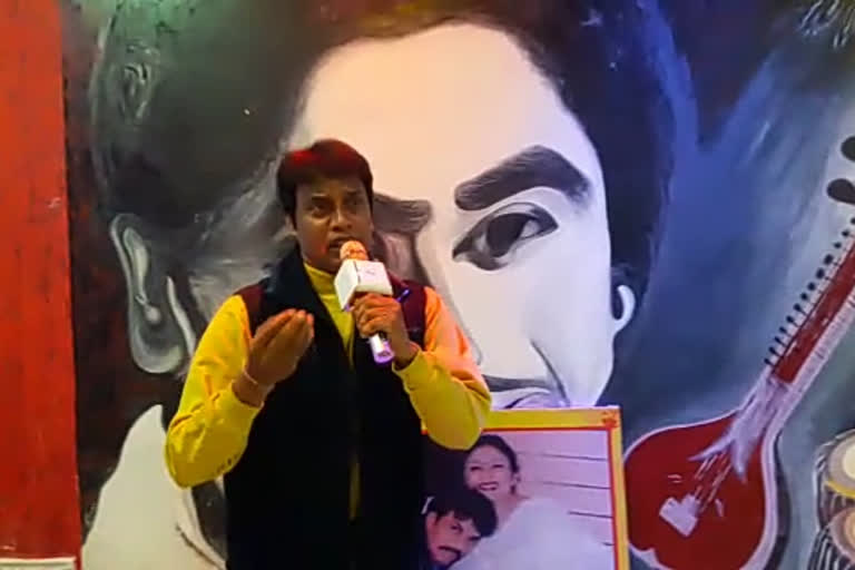 Kishore Kumar's fan Sunil Kumar composed a song to  stay indoors in lockdown